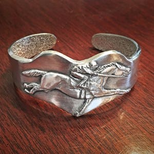 Race Horse Heart-armband van zilverachtig tin, verstelbaar, smal