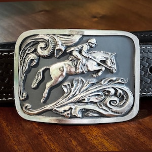 Jumper Horse Western style belt buckle in polished silvery pewter