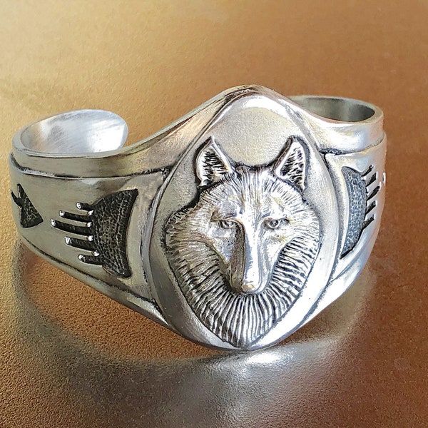 Wolf Spirit cuff bracelet with Native inspired pattern