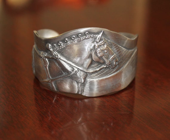 Gentle Giant Draft Horse bracelet handmade by the artist USA in silvery pewter