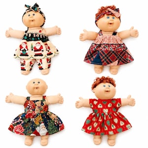 Choisissez parmi les vêtements Cabbage Patch pour fille de 35 cm / prématurée, collection Noël : robe à motif cœur rouge, Père Noël ours bleu, patchwork, Père Noël beige, pantalon.