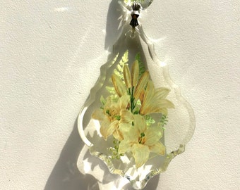 Lily sun catcher with ferns and ivy berries.