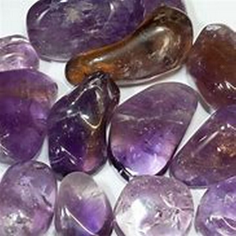 фотографии камней. драгоценные полудрагоценные поделочные. оливин-хризолит. перидот оливин. камни минеральные ресурсы.