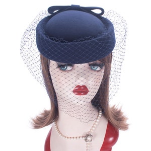 Navy Womens Veil Neting 100% Wool Felt Beret Hat Cocktail Race Modern Pillbox Hatinator Bridal Wedding Event Occasion Hats A606