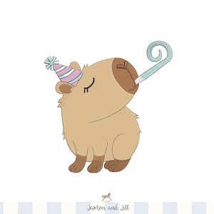 Può includere: Illustrazione di un cartone animato di un capibara con un cappello da festa e che soffia in una trombetta. Il capibara è marrone chiaro con naso e piedi marroni. Il cappello da festa è a righe rosa e bianche. La trombetta è azzurra.