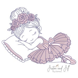 Puede incluir: Ilustración bordada de una bailarina durmiente. La bailarina lleva un tutú rosa y zapatillas de punta, y una corona floral. Está descansando sobre una almohada. La imagen es de estilo lineal con el texto "Jaxton and Jill by ElleHess".