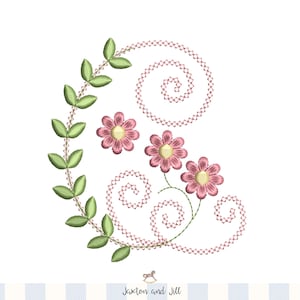 Pode incluir: Um design floral bordado com três flores rosa com centros amarelos e caules verdes, juntamente com uma borda de folhas verdes. O design inclui um padrão em espiral sobre um fundo branco. O texto "Jaxton and Jill" está na parte inferior.