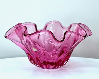 Vintage Art Glass Handkerchief Bowl / Centrepiece | Iwatsu Glass, from their Hineri range | Made in Japan