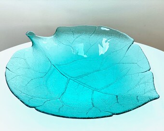 Arcoroc (France) 'Aspen' in Turquoise, 15" Large Serving Salad Platter