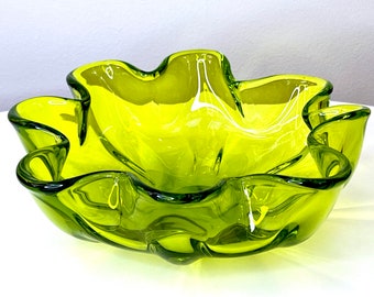 Vintage Art Glass Handkerchief Bowl/Centrepiece | Iwatsu Glass, from their Hineri range | Made in Japan *RARE FIND*