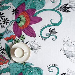 Nappe blanche émeraude violette fleurs papillon, serviettes de table, rideaux, coussins disponibles, cadeau idéal