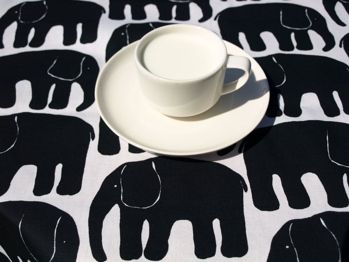 Oliphant Crest Tablecloth - Black Style