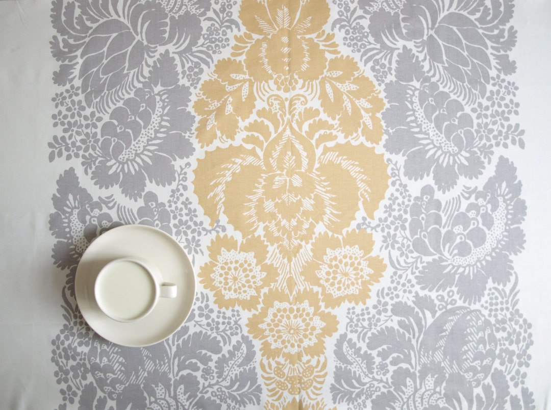 Marimekko テーブルクロス ホワイト グレー ゴールデンイエロー Ananas