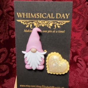 VALENTINE Gnome, Valentine Gnome pin, Valentine Brooch, Valentines Day, Gnome brooch, pale Pink/ pale glittery heart