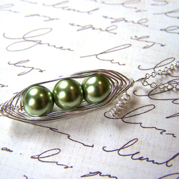 Custom Green Pea Glass Pearl 925 Sterling Silver Pea Pod Mother Motherhood Necklace / Gift for Mom