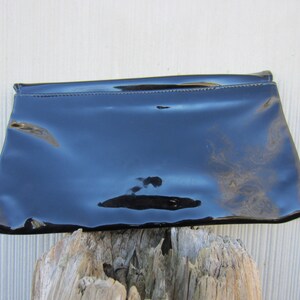 70s Super Glossy Black Clutch w / Golden Frame // Vintage Flat Party Purse immagine 3