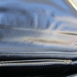 70s Super Glossy Black Clutch w / Golden Frame // Vintage Flat Party Purse immagine 5