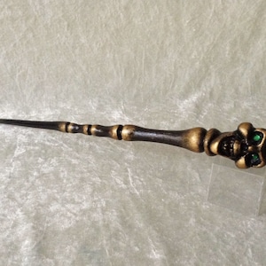 Wand (L): &#39; Golden skull and bones&#39; - handmade, handscuplted wand