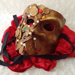 Artisan Bauta mask: &#39;Golden treasure Bauta&#39;  ((fake) gold pieces ) - Traditional handmade mask