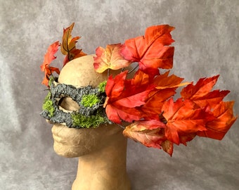 Handgefertigte Augenmaske: „Baummaske oranger Herbst“ (mit Moos und orangefarbenen Herbstblättern) – Traditionelle handgefertigte Maske