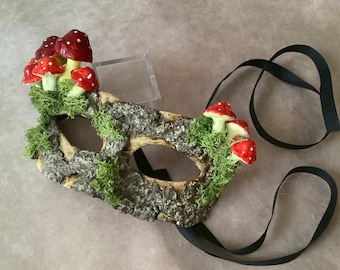 Artisan eye mask: &#39;Tree mask with toadstools&#39; (with moss and toadstools or mushrooms - Traditional handmade mask