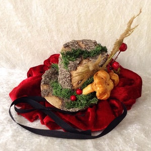 Small tree hat - fascinator (treebark imitation with mos and decoration) - handmade little hat