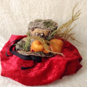Small tree hat - fascinator (treebark imitation with mos and decoration) - handmade little hat