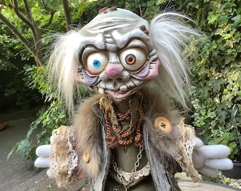 Handgemachte klassische, märchenhafte, gruselige Ghoul-Puppe - eine Handpuppe für das Kasperltheater
