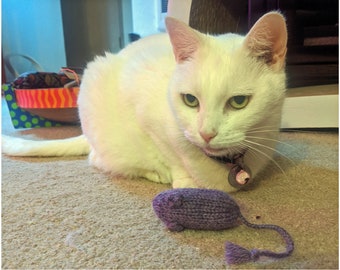 Hand Knit Mouse with Organic Catnip and Silver Vine, Made of 100% Wool, Cat Toy in Starling Heather Purple, Pet Gift, Cat Lover Gift