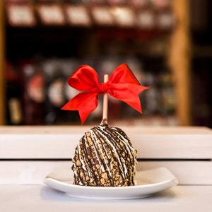 Snickers Chocolate Peanut Caramel Apple - Etsy