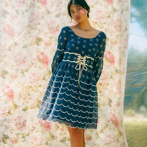 Vestido Oscar De La Renta Boutique dos anos 70 com bordado de flores e cinto