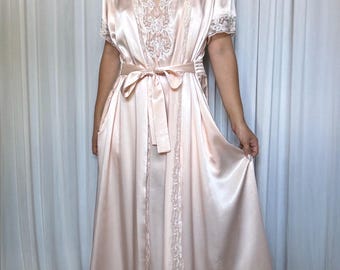 Vintage 90’s Valentino Emboriered Light Pink Evening Robe