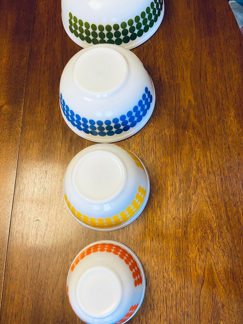 Vintage Pyrex Dots Nesting Mixing Bowls - Full Set in Excellent ...