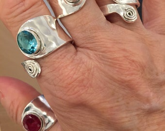 Anelli Fantastici anelli aperti in argento sterling con rodonite, calcedonio, smeraldo grezzo, quarzo, malachite, pietra di luna, lapislazzuli, labradorite, regolabili