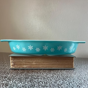vintage Pyrex Gaiety Snowflake divided dish aqua blue No lid