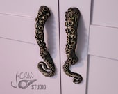 Octopus door pull, nautical door pull, ocean door decor, kraken door handle, barn door pull, tentacle door handle, resin door pull,steampunk