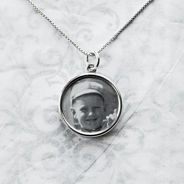 Wells Sterling Photo Locket Necklace, vintage round photo pendant necklace, vintage modern sterling, vintage black and white photo