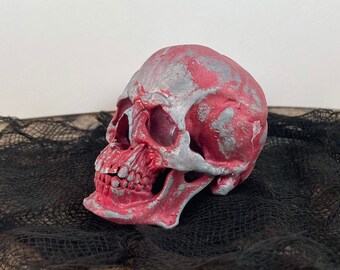Detailed miniature art skull decor - Metallic red battle damaged