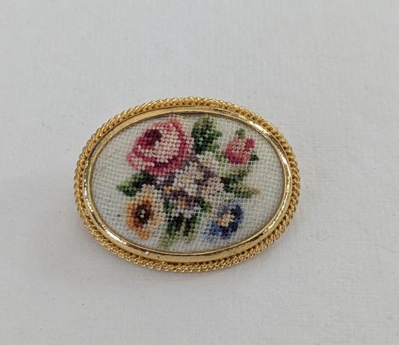 Vintage embroidered brooch, purple - Gem