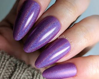 The Magic Mirror Nail Polish: soft purple linear holographic