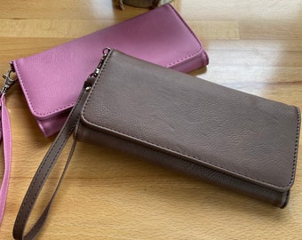 Personalized Wallet/Leatherette 3 Fold Wallet/Clutch Style with Detachable Strap/Woman’s/Personalization and Monograms