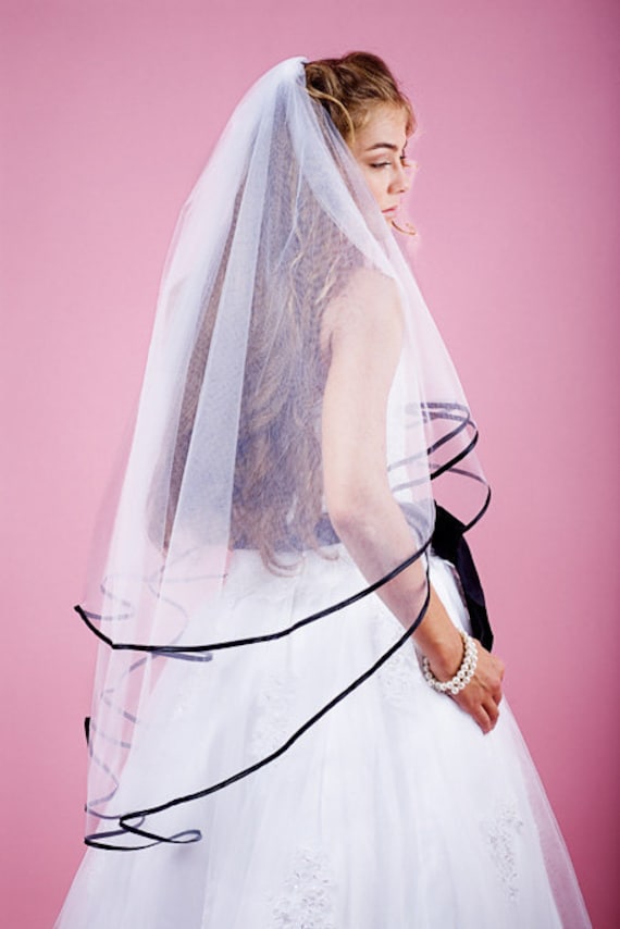NWT 2T Fingertip Bridal Wedding Veil 3/8 display picture 3
