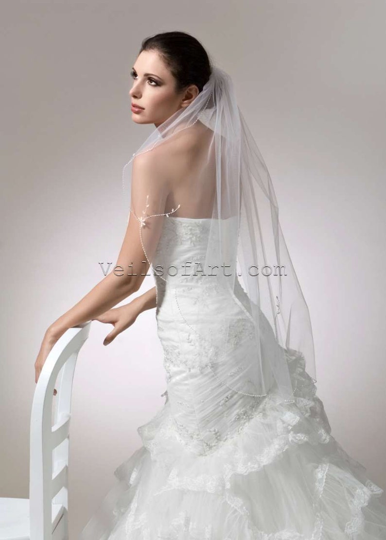 NWT 1T Fingertip Bridal Wedding Veil Scalloped Beaded Flower Motif Edge VE167 Handcrafted