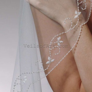 NWT 1T Fingertip Bridal Wedding Veil Scalloped Beaded Flower Motif Edge VE169 Handcrafted image 4
