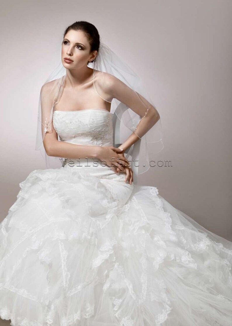 NWT 1T Fingertip Bridal Wedding Veil Scalloped Beaded Flower Motif Edge VE167 Handcrafted