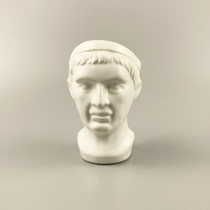 Vintage parfumfles, Julius Caesar-buste, decor ijdelheidplank, matwit aardewerk, klassiek Romeins decor