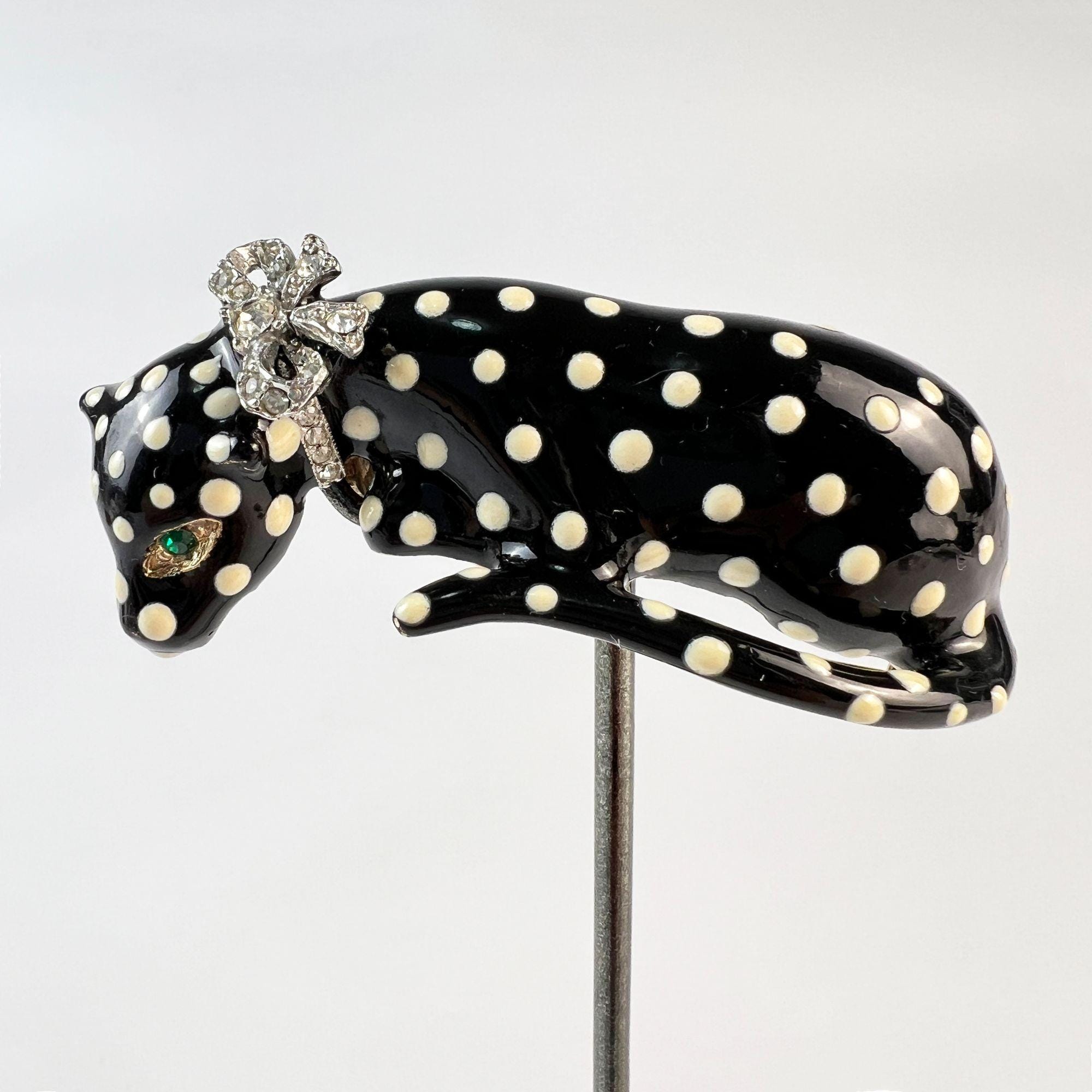 il_fullxfull.7167158600_ba8d.jpg Vintage Kenneth Jay Lane KJL Black White Enamel Leopard Jaguar Brooch Pin main image 0