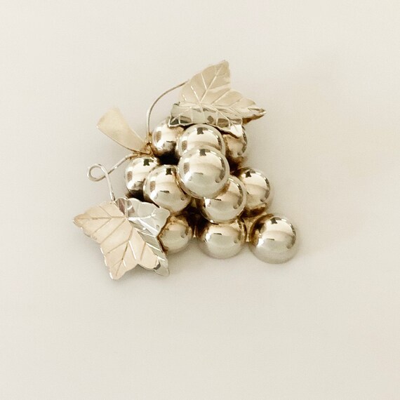 Silver Grape Pin, Grape Cluster Pin, Vintage Silv… - image 5