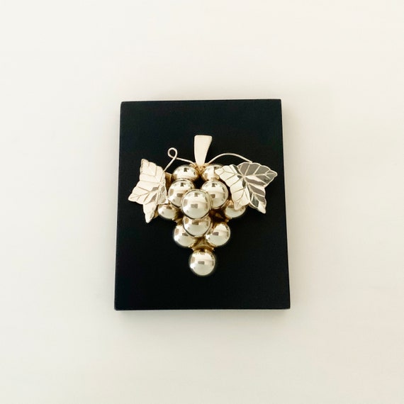 Silver Grape Pin, Grape Cluster Pin, Vintage Silv… - image 3