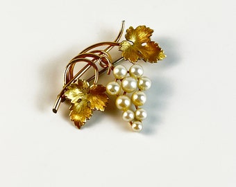 Vintage Krementz véritable perle blanche grappe de vigne feuille d'or superposition broches, design classique intemporel, bijoux unisexe, épinglette
